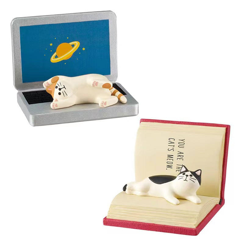 Charming Cat Desktop Ornament